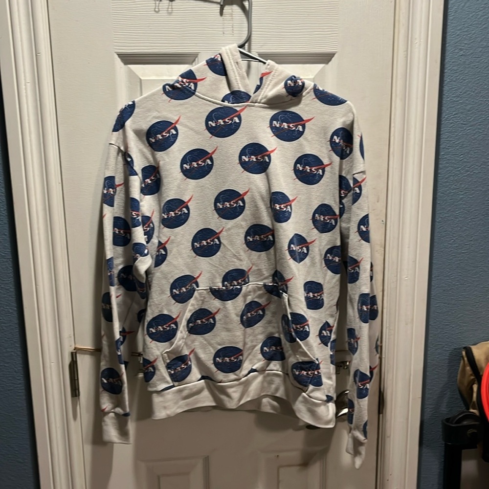 Chemistry NASA sweatshirt Women’s Size Medium
